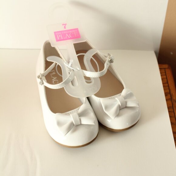 Size 7 The Children's Place White Glossy Dress Shoe Toddler - Picture 1 of 4